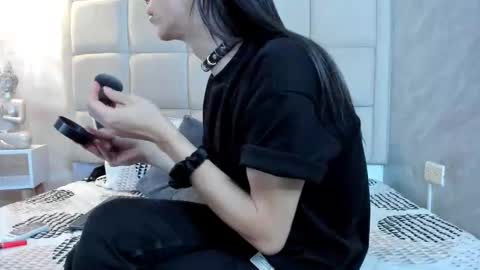 Keira Hecate online show from 25, 2, 2026