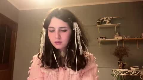 Snapshot of hedwiggrossberg chatting on 3, 12, 2025 Sarah online show from 3, 12, 2025