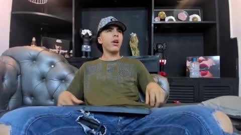 Snapshot of heellboy_ chatting on 12, 11, 2025 heellboy_ online show from 12, 11, 2025