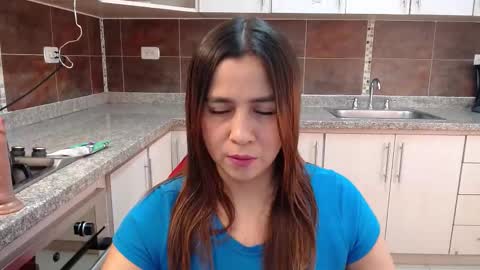 Snapshot of heidy_wells chatting on 7, 11, 2025 Heidy online show from 7, 11, 2025