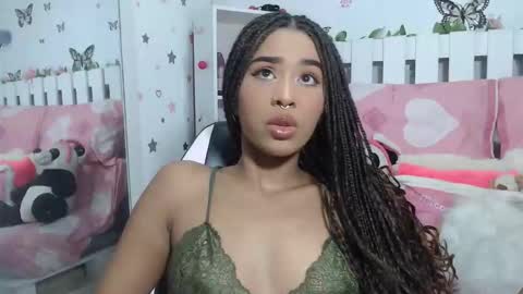 Snapshot of hela_sexy_xx chatting on 10, 9, 2025 hella online show from 10, 9, 2025