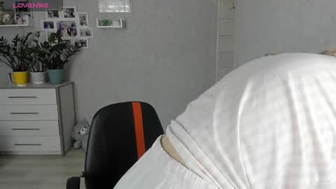 Snapshot of helen_angel_girl chatting on 15, 9, 2025 Helen sven online show from 15, 9, 2025