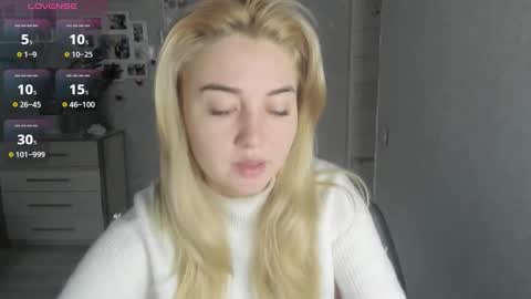 Snapshot of helen_angel_girl chatting on 15, 12, 2025 Helen sven online show from 15, 12, 2025