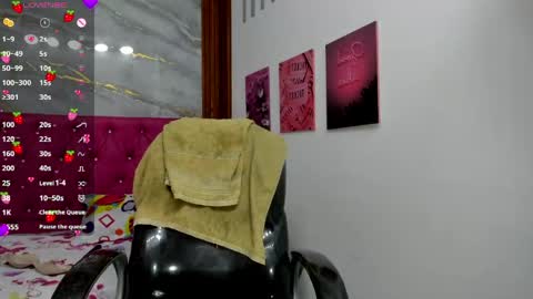 Snapshot of helen_russoo chatting on 15, 4, 2026 Helen online show from 15, 4, 2026