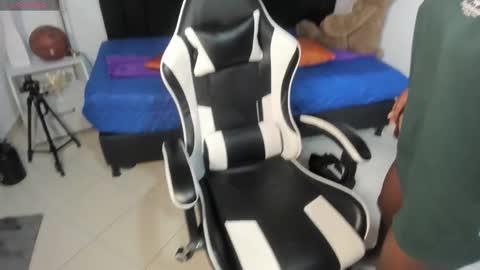 Snapshot of helena_copper chatting on 19, 11, 2025 HELENA COPPER online show from 19, 11, 2025