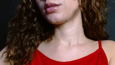 Snapshot of helena_hadler chatting on 3, 12, 2025 -- EE -- online show from 3, 12, 2025