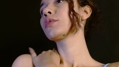 Snapshot of helena_hadler chatting on 15, 12, 2025 -- EE -- online show from 15, 12, 2025