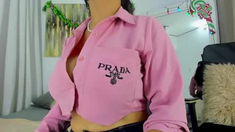 Snapshot of helena_santos01 chatting on 2, 1, 2025 Helena Santos online show from 2, 1, 2025