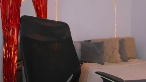 Snapshot of helena_santos01 chatting on 2, 11, 2025 Helena Santos online show from 2, 11, 2025