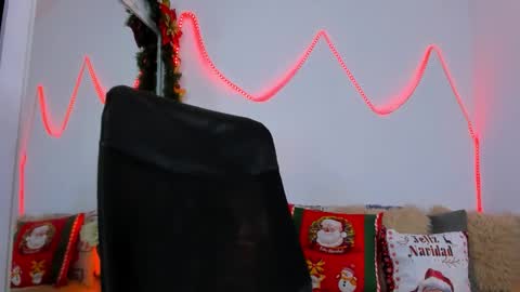 Snapshot of helena_santos01 chatting on 28, 11, 2025 Helena Santos online show from 28, 11, 2025