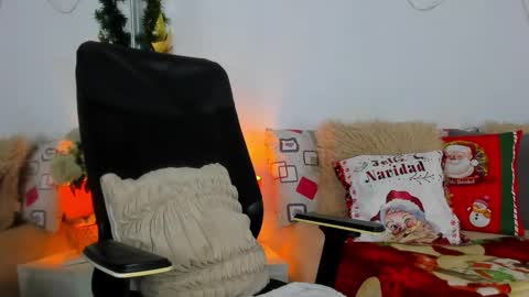 Snapshot of helena_santos01 chatting on 1, 12, 2025 Helena Santos online show from 1, 12, 2025