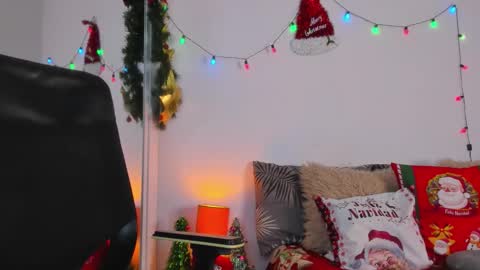 Snapshot of helena_santos01 chatting on 14, 12, 2025 Helena Santos online show from 14, 12, 2025