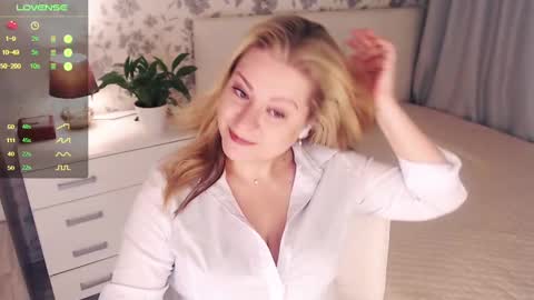 Snapshot of helenbonham chatting on 3, 12, 2024 Helena Bonham online show from 3, 12, 2024