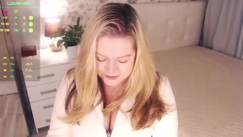 Snapshot of helenbonham chatting on 15, 1, 2025 Helena Bonham online show from 15, 1, 2025