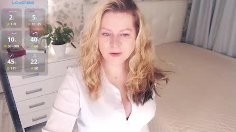 Snapshot of helenbonham chatting on 30, 1, 2025 Helena Bonham online show from 30, 1, 2025