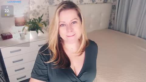 Snapshot of helenbonham chatting on 1, 2, 2025 Helena Bonham online show from 1, 2, 2025