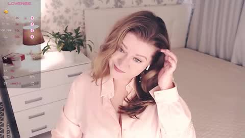 Snapshot of helenbonham chatting on 13, 9, 2025 Helena Bonham online show from 13, 9, 2025