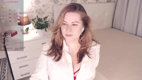 Snapshot of helenbonham chatting on 7, 10, 2025 Helena Bonham online show from 7, 10, 2025