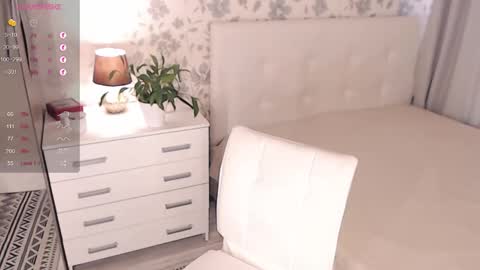 Snapshot of helenbonham chatting on 22, 10, 2025 Helena Bonham online show from 22, 10, 2025