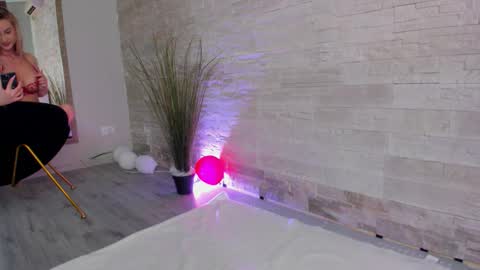 Helen online show from 13, 3, 2026