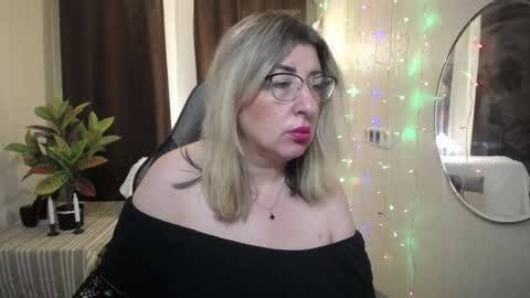 Snapshot of helenenigma chatting on 24, 1, 2025 helenenigma online show from 24, 1, 2025