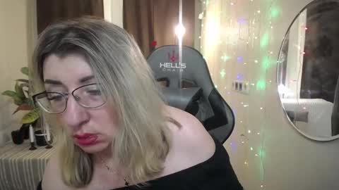 Snapshot of helenenigma chatting on 25, 1, 2025 helenenigma online show from 25, 1, 2025