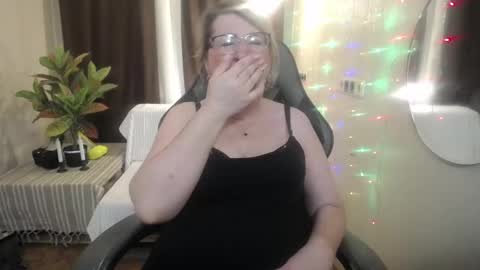 Snapshot of helenenigma chatting on 1, 2, 2025 helenenigma online show from 1, 2, 2025