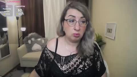 Snapshot of helenenigma chatting on 17, 11, 2025 helenenigma online show from 17, 11, 2025