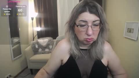 Snapshot of helenenigma chatting on 20, 11, 2025 helenenigma online show from 20, 11, 2025