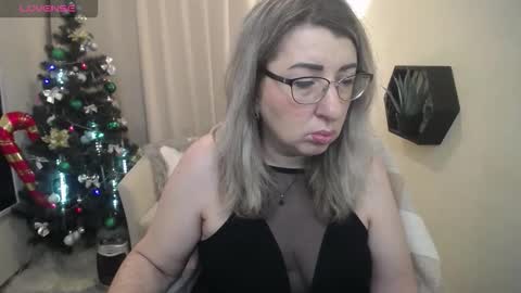 Snapshot of helenenigma chatting on 20, 12, 2025 helenenigma online show from 20, 12, 2025
