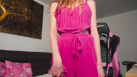 Snapshot of helenhis chatting on 1, 5, 2026 Helenn online show from 1, 5, 2026