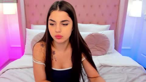 Snapshot of helentiny chatting on 6, 11, 2025 Helen online show from 6, 11, 2025