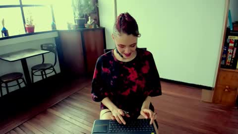 Snapshot of heliconiavannucci chatting on 12, 10, 2025 Heliconia online show from 12, 10, 2025