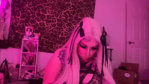 Snapshot of hell0kittyblood chatting on 19, 1, 2025 Bunnie Rotz online show from 19, 1, 2025
