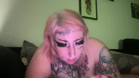 Snapshot of hell0kittyblood chatting on 9, 3, 2025 Bunnie Rotz online show from 9, 3, 2025