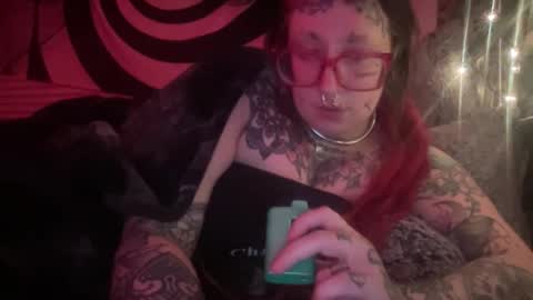 Snapshot of hell0kittyblood chatting on 28, 11, 2025 Bunnie Rotz online show from 28, 11, 2025