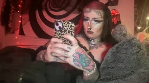 Snapshot of hell0kittyblood chatting on 17, 12, 2025 Bunnie Rotz online show from 17, 12, 2025