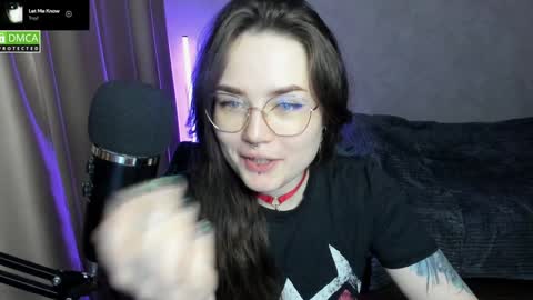 Snapshot of hell_hotline chatting on 23, 12, 2024 Red online show from 23, 12, 2024