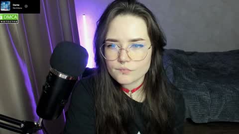 Snapshot of hell_hotline chatting on 23, 12, 2024 Red online show from 23, 12, 2024