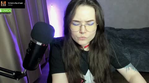 Snapshot of hell_hotline chatting on 23, 12, 2024 Red online show from 23, 12, 2024