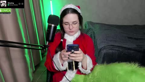 Snapshot of hell_hotline chatting on 24, 12, 2024 Red online show from 24, 12, 2024