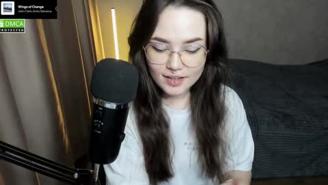 Snapshot of hell_hotline chatting on 12, 1, 2025 Red online show from 12, 1, 2025