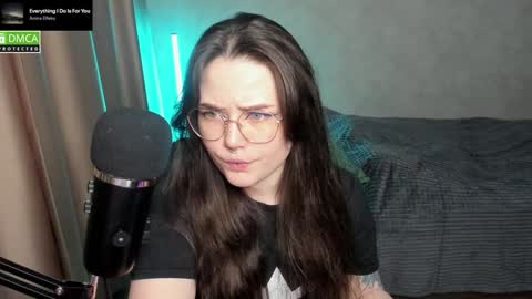 Snapshot of hell_hotline chatting on 24, 1, 2025 Red online show from 24, 1, 2025