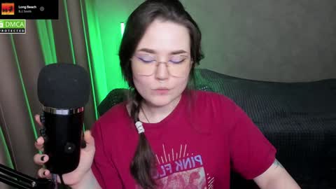 Snapshot of hell_hotline chatting on 28, 1, 2025 Red online show from 28, 1, 2025