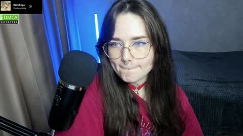 Snapshot of hell_hotline chatting on 1, 2, 2025 Red online show from 1, 2, 2025