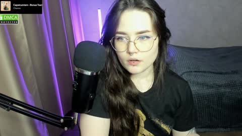 Snapshot of hell_hotline chatting on 2, 2, 2025 Red online show from 2, 2, 2025