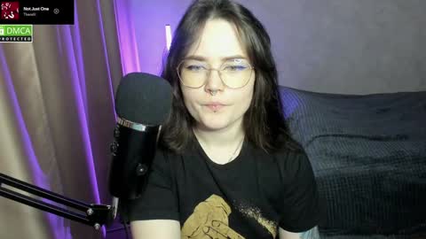 Snapshot of hell_hotline chatting on 2, 2, 2025 Red online show from 2, 2, 2025