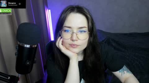 Snapshot of hell_hotline chatting on 12, 2, 2025 Red online show from 12, 2, 2025