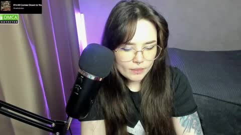 Snapshot of hell_hotline chatting on 13, 2, 2025 Red online show from 13, 2, 2025