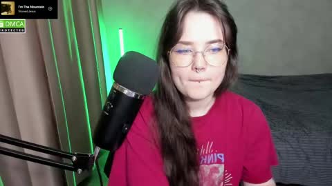 Snapshot of hell_hotline chatting on 3, 3, 2025 Red online show from 3, 3, 2025